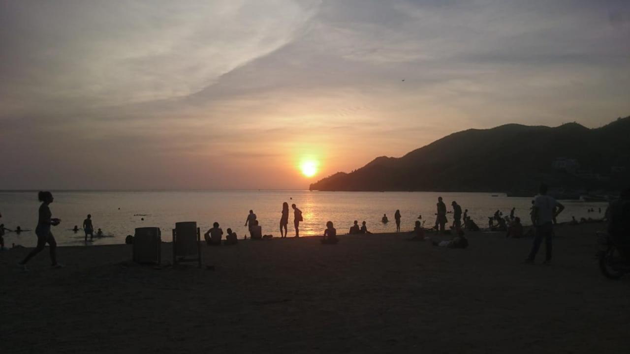El Garaje Hostal Taganga Buitenkant foto